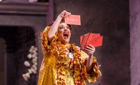 CINDERELLA: Tisbe gets an invitation to the ball